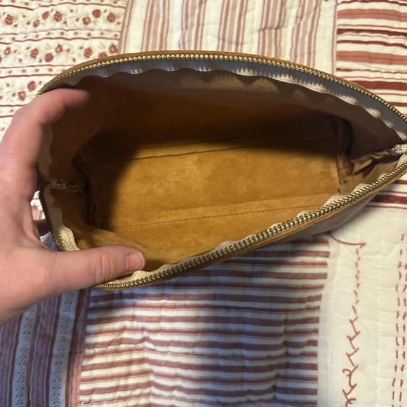 New! AP Portland Leather Goods- Total Eclipse makeup bag, pebbled leather. - Picture 6 of 6